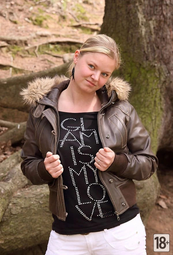 Таня с большими титьками и розовые соски