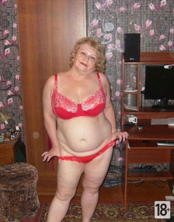 Ню фото русской тёщи дома голой