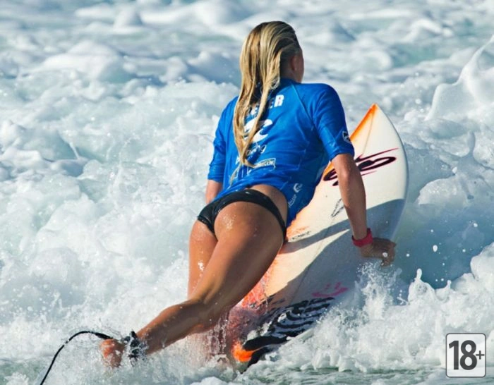 Сексуальные девушки серфингистки (18 фото)