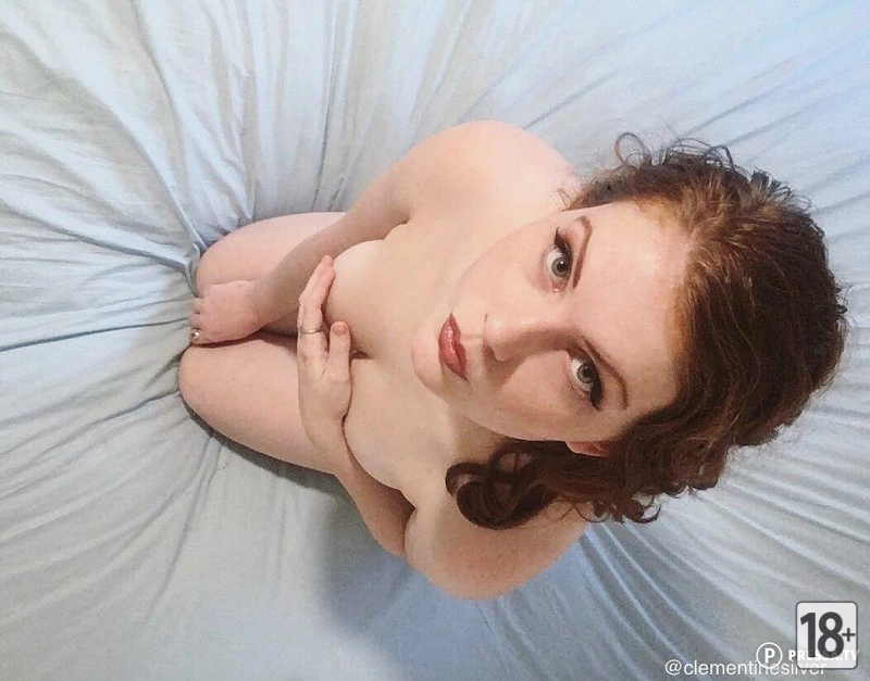 Девушки с огненными волосами: красота и яркость