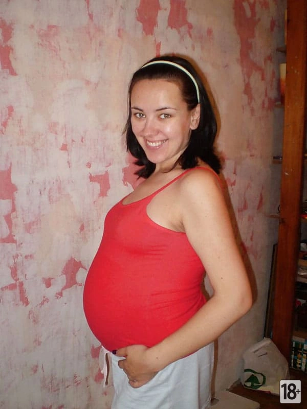 Беременная нежность: улыбка для любимого