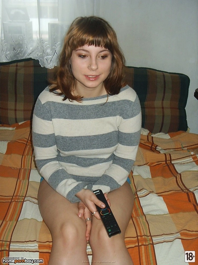 Фото голой девушки дома и на природе