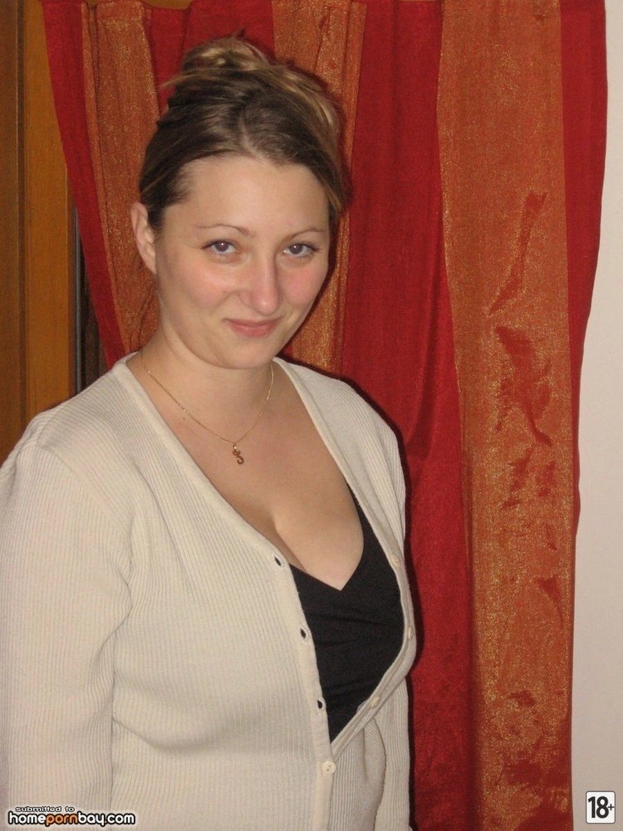 Фото молодой женщины с большой натуральной грудью