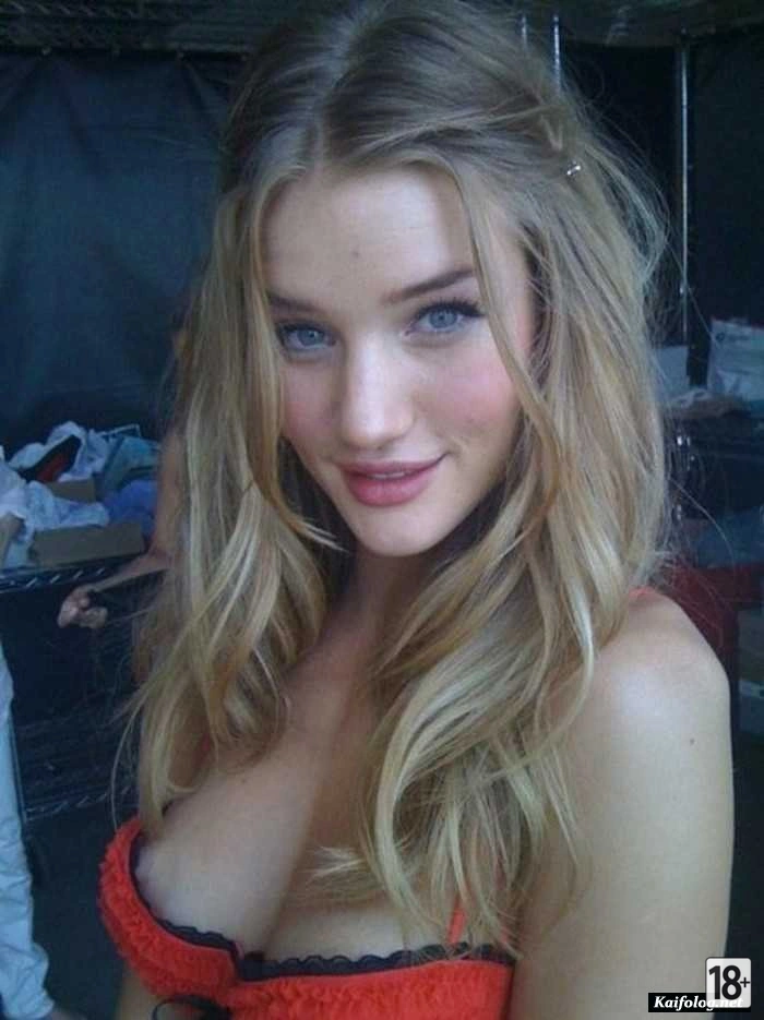 Секретные снимки: сиски и попу случайно не сфотографируют