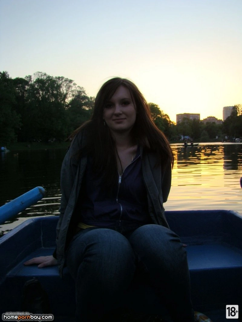 Фото интимных моментов симпатичной девушки на юге