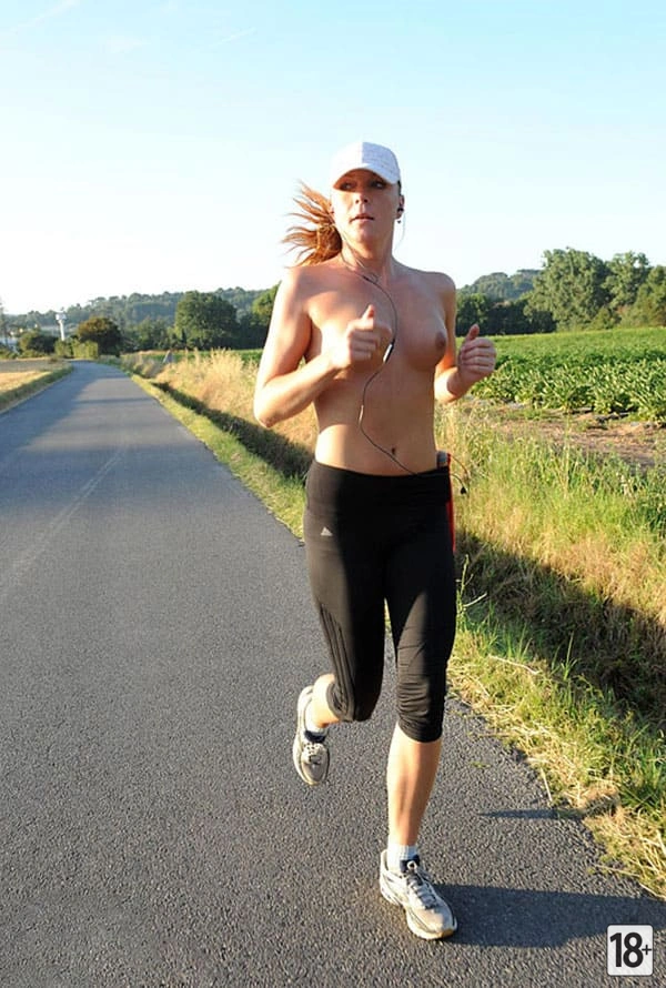 Фото голой спортсменки на утренней пробежке