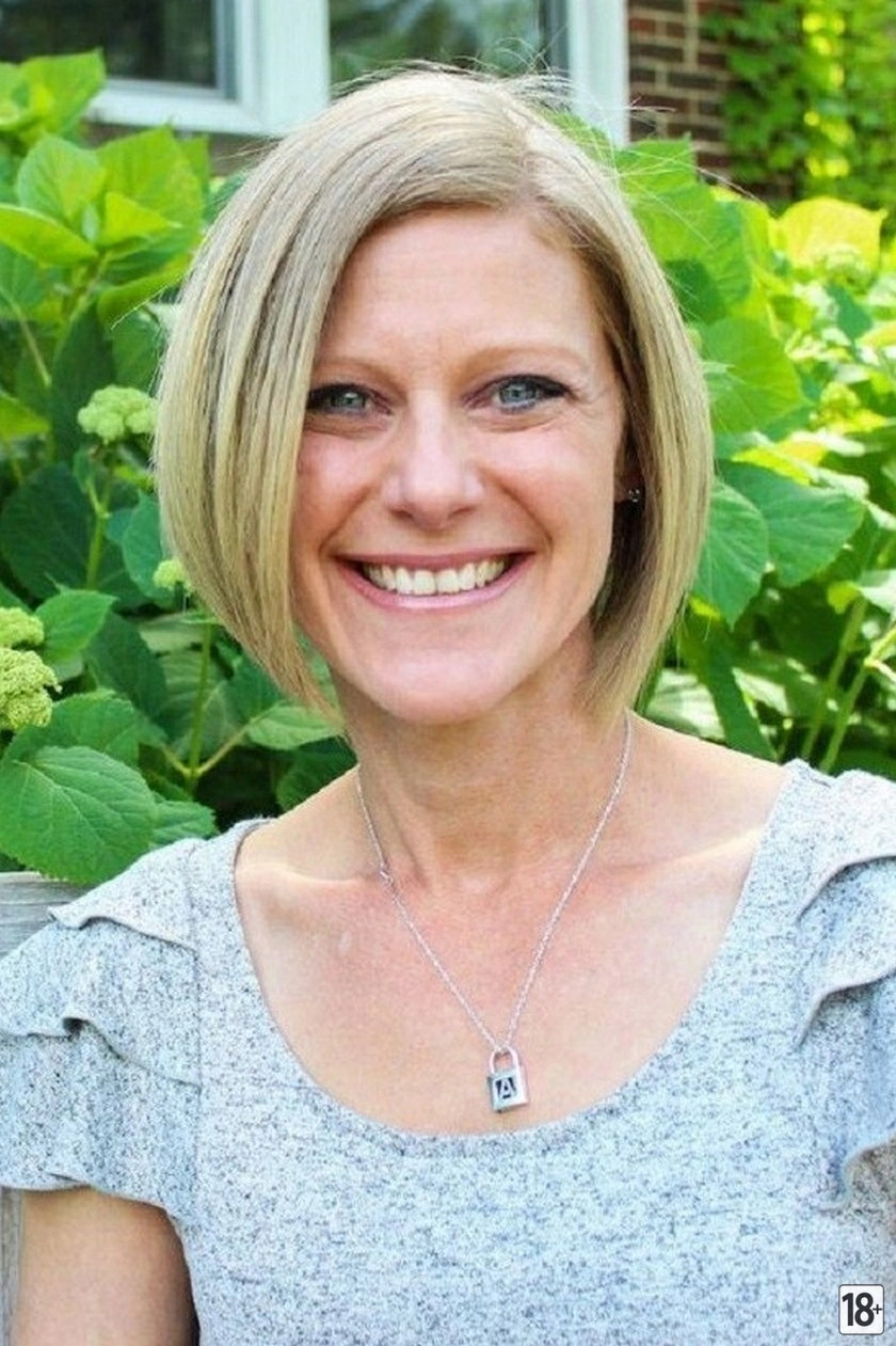 Сексуальная блондинка позирует обнажённой — смотри фото