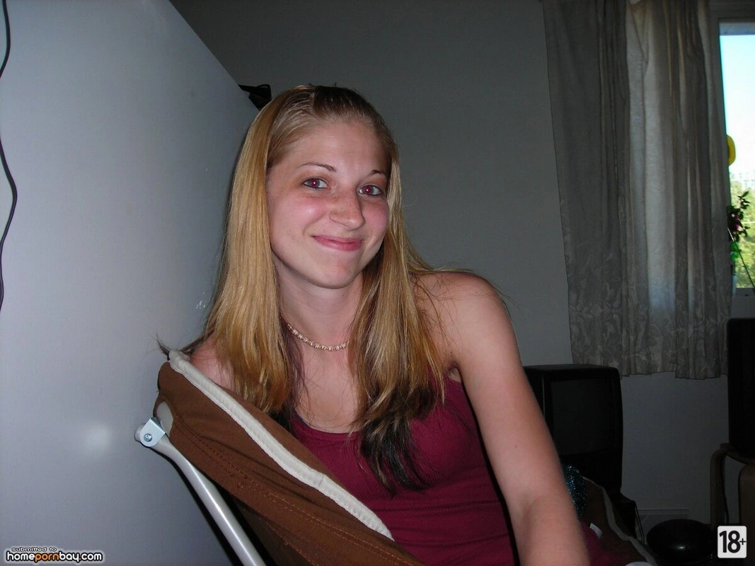 Фото молодой девушки в чулках — эротика дома