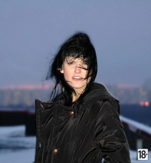 Русская милфа в чулках — зимняя страсть на крыше