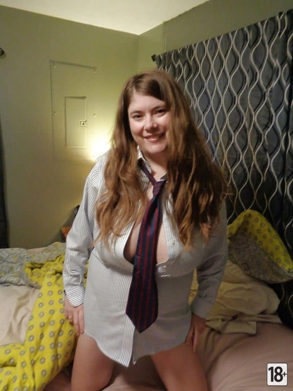 Пышная секретарша дала начальнику с большими сиськами